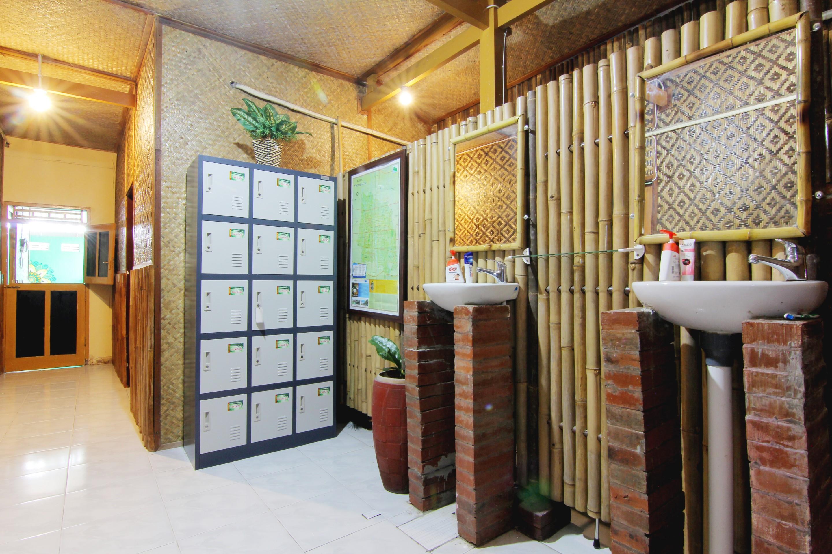 Bilik Bamboo Hostel Yogyakarta Eksteriør billede