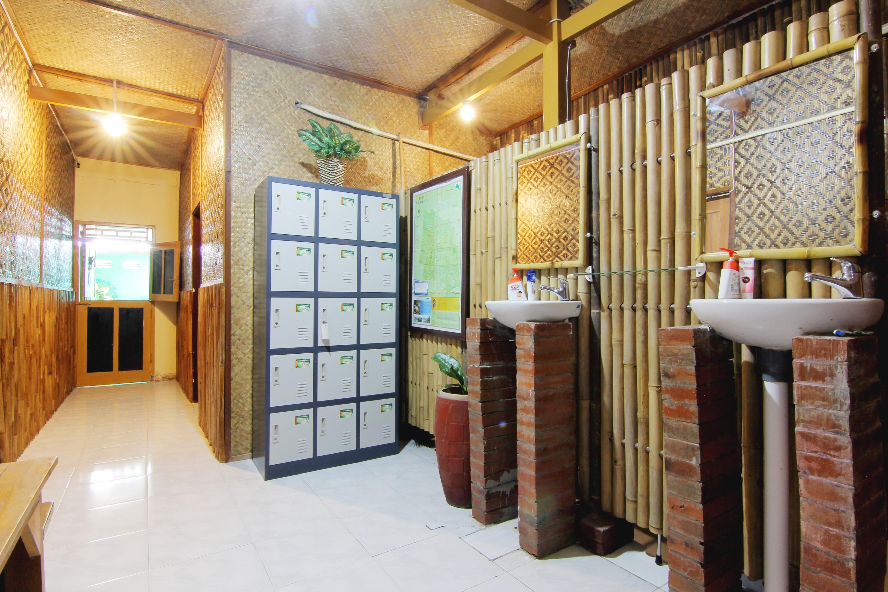 Bilik Bamboo Hostel Yogyakarta Eksteriør billede